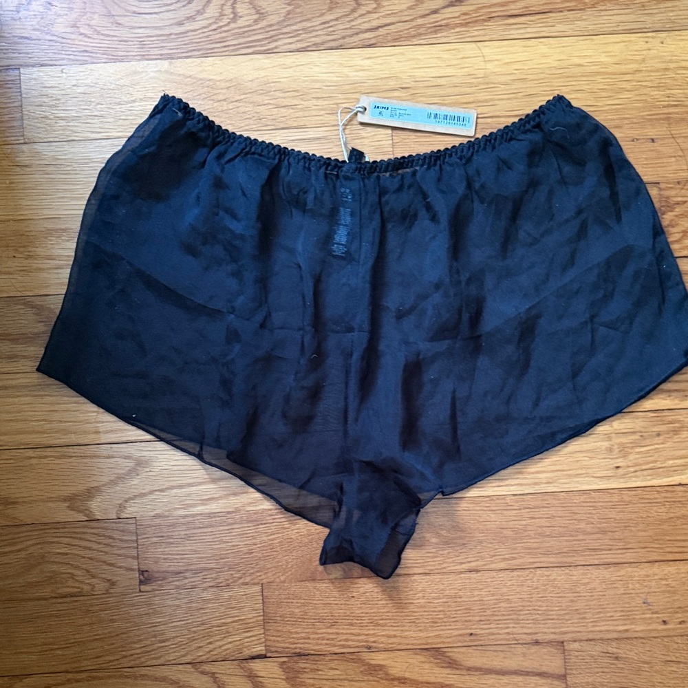 NWT SKIMS Romance Collection Silk Onyx Short - Picture 7 of 9